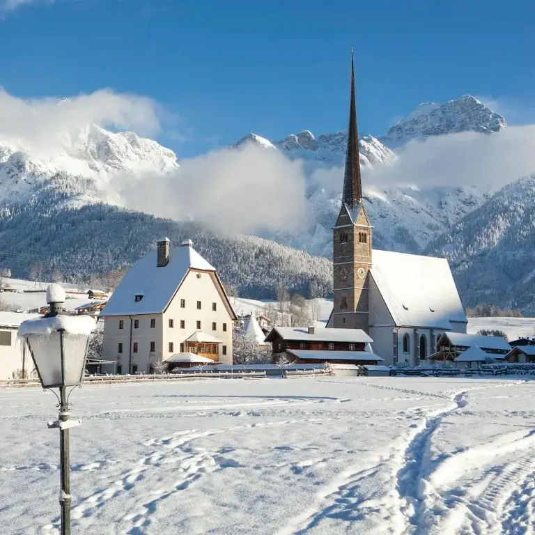 Sne dækket Maria alm Kirke