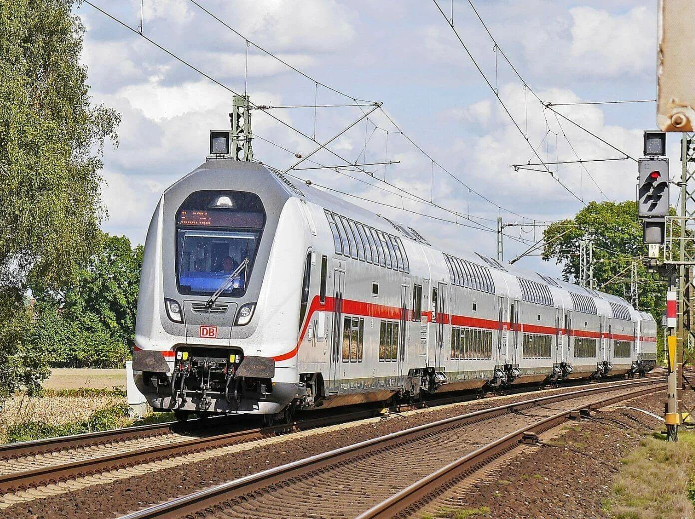 Deutsche Bahns InterCity-tog på strækning i Tyskland